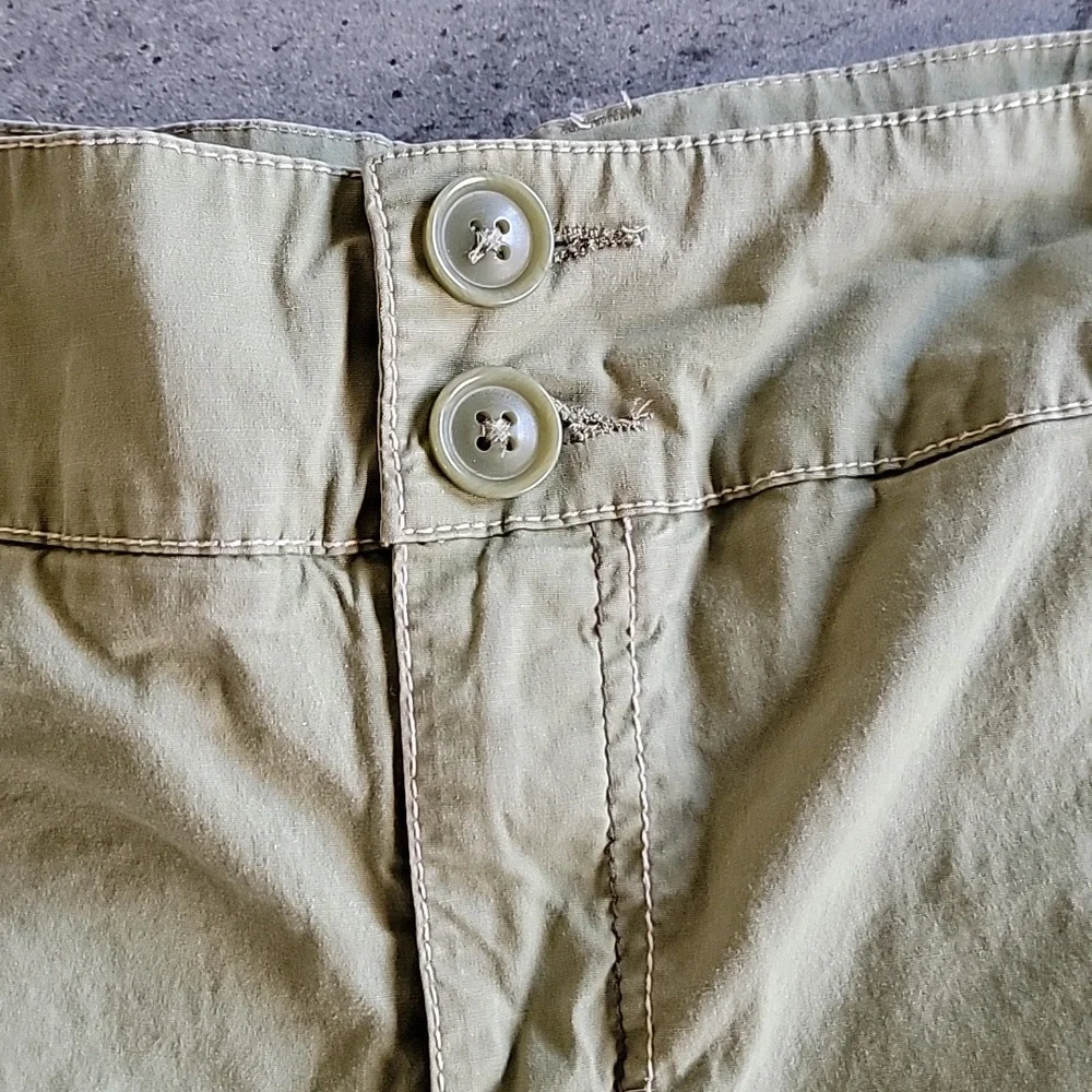 LANE BRYANT Shorts w/ Stylish Belt Loop Design Green size 16 - Picture 3 of 12